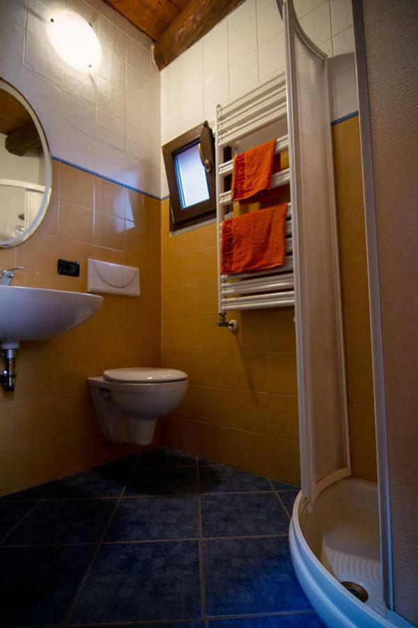 Piccola Casa Vacanze - Small Vacation House Porto Valtravaglia Kültér fotó